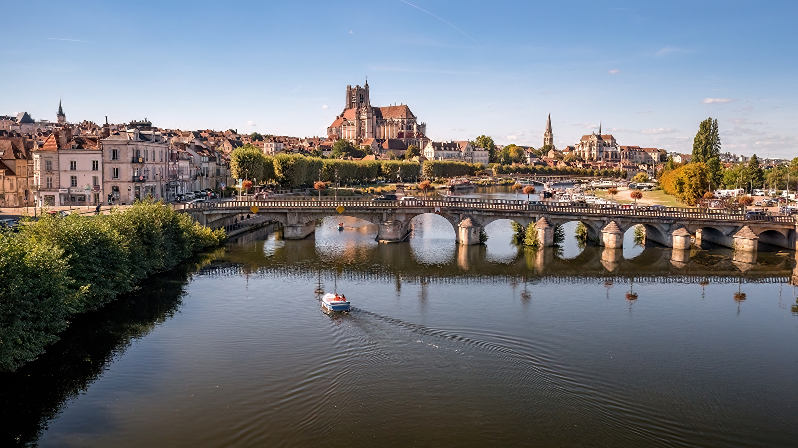 La visite Flash de Juin : Les ponts d'Auxerre, une rivière et des Mariniers