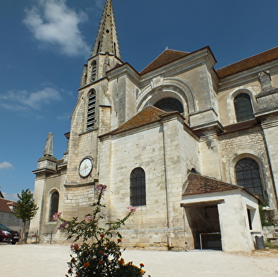 Que dirais-tu de découvrir un village de l’Yonne et ses environs tout en t’amusant ?