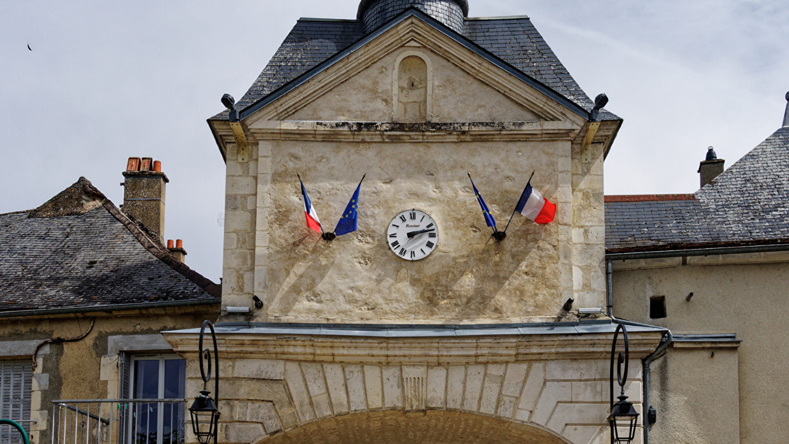 Que dirais-tu de découvrir un village de l’Yonne et ses environs tout en t’amusant ?