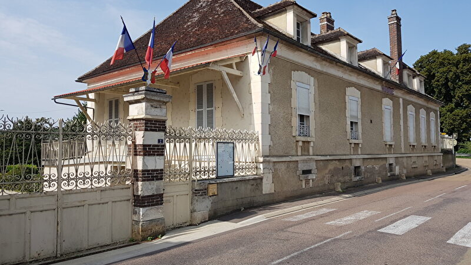 Que dirais-tu de découvrir un village de l’Yonne et ses environs tout en t’amusant ?