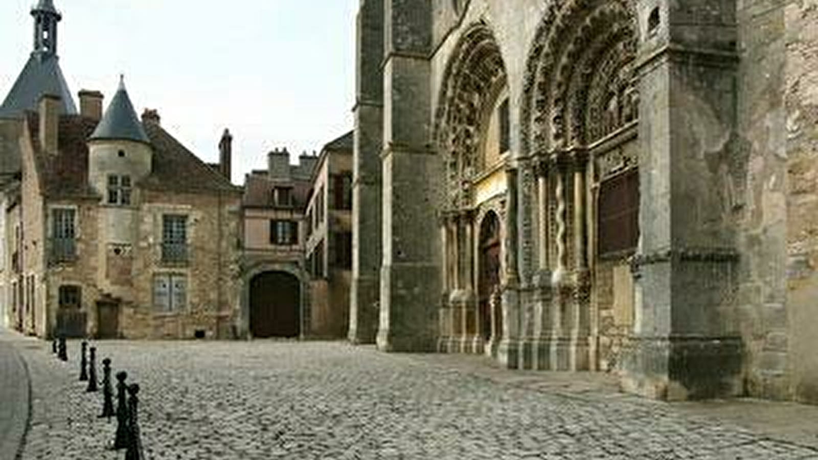 Collégiale Saint-Lazare