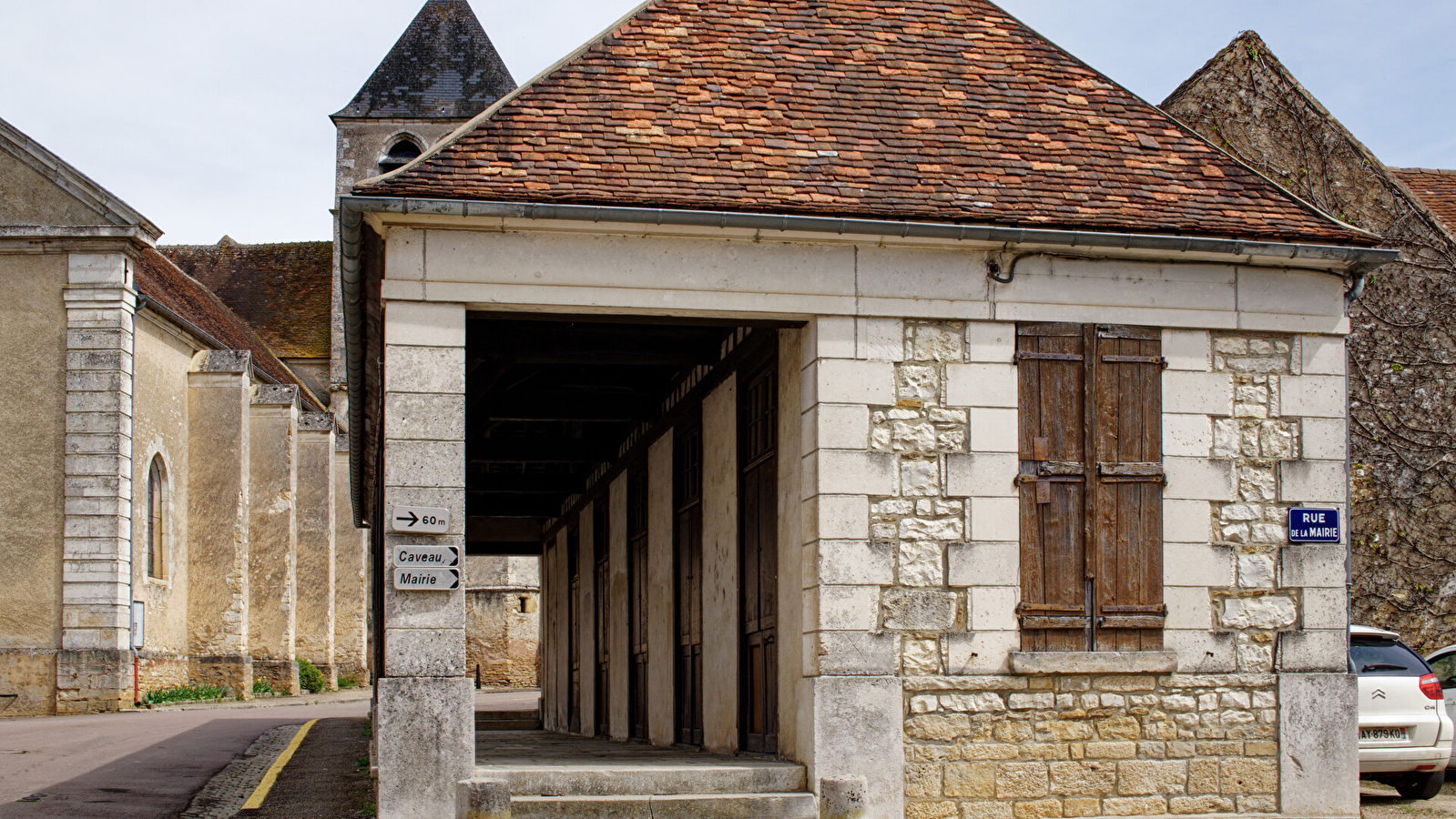 Que dirais-tu de découvrir un village de l’Yonne et ses environs tout en t’amusant ?