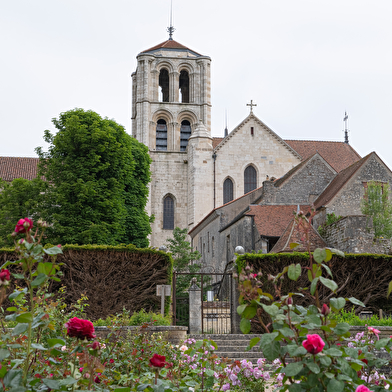 Une enquête à travers les ruelles de Vézelay pour découvrir le village