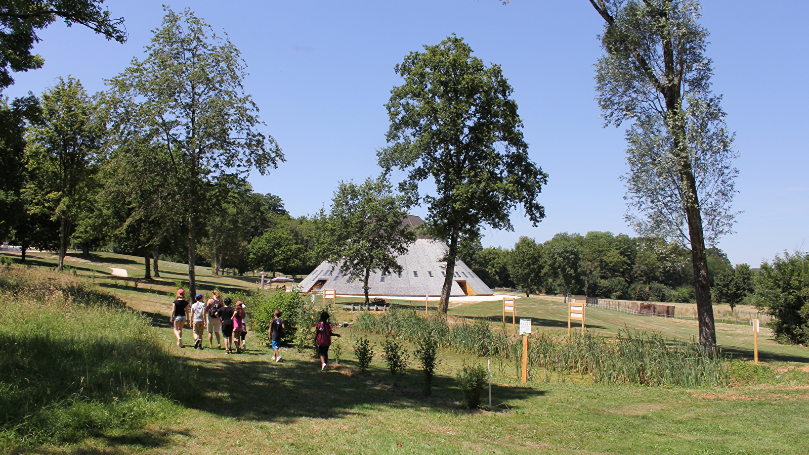 Découvre le nouveau sentier nature de la Pyramide du Loup